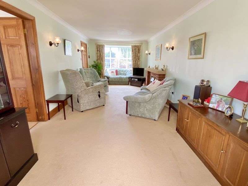 Lounge/Diner- click for photo gallery